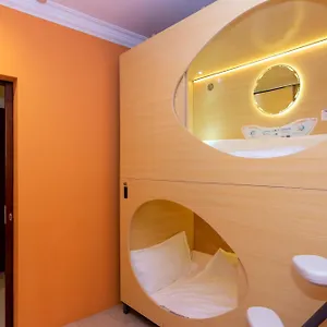 Capsule hotel Momostay
